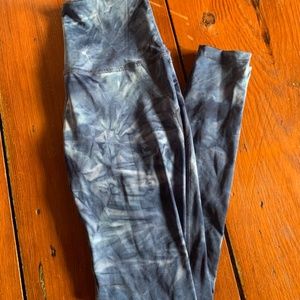 Beyond yoga blue tie dye leggings size small